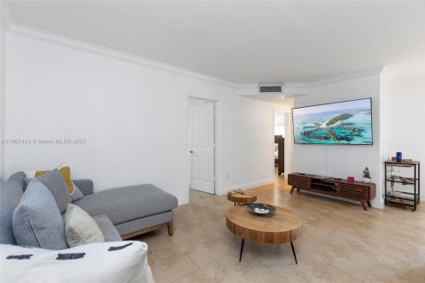 Condo in Coral Gables, Florida, 2 bedrooms  № 1967831 - photo 3