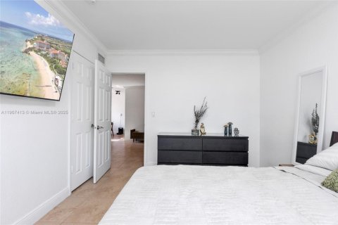 Condo in Coral Gables, Florida, 2 bedrooms  № 1967831 - photo 18