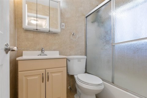 Condo in Coral Gables, Florida, 2 bedrooms  № 1967831 - photo 22