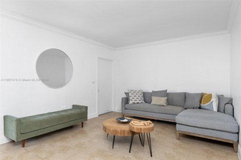 Condo in Coral Gables, Florida, 2 bedrooms  № 1967831 - photo 4