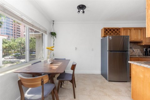 Condo in Coral Gables, Florida, 2 bedrooms  № 1967831 - photo 9