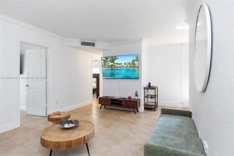 Condo in Coral Gables, Florida, 2 bedrooms  № 1967831 - photo 6