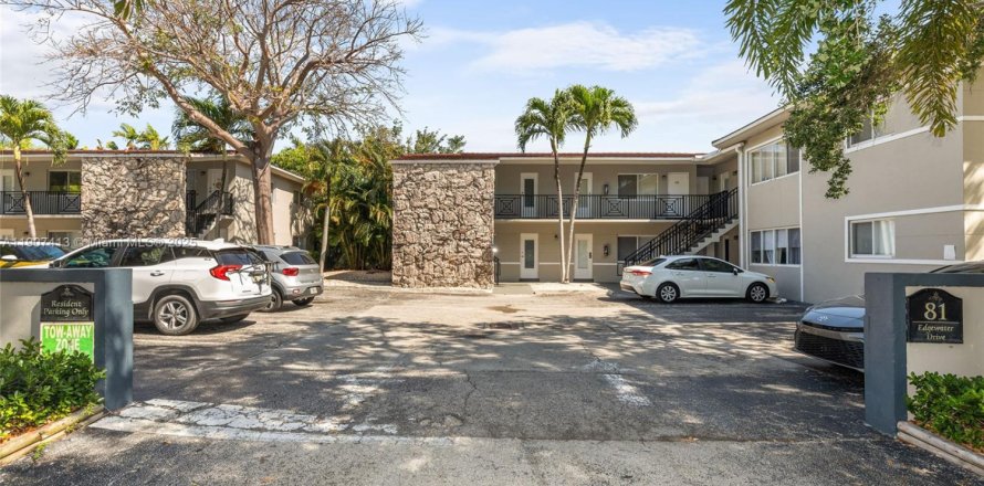 Condo in Coral Gables, Florida, 2 bedrooms  № 1967831