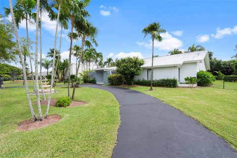 Villa ou maison à louer à Palmetto Bay, Floride: 5 chambres, 303.88 m2 № 1969480 - photo 7