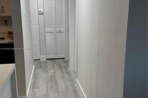 Copropriété à louer à Sunrise, Floride: 3 chambres, 91.88 m2 № 1927360 - photo 2