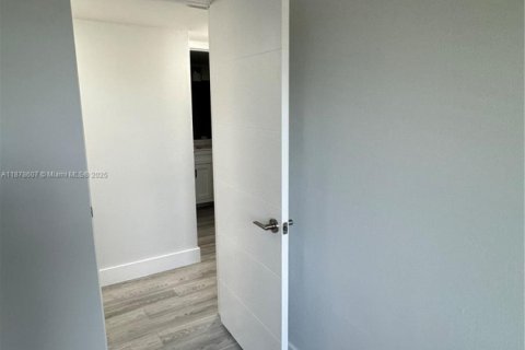 Copropriété à louer à Sunrise, Floride: 3 chambres, 91.88 m2 № 1927360 - photo 9