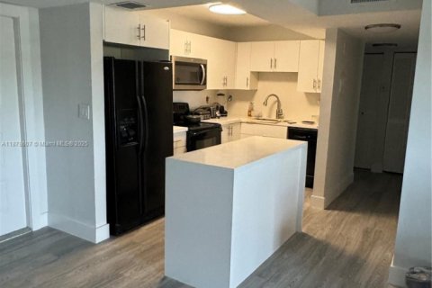 Copropriété à louer à Sunrise, Floride: 3 chambres, 91.88 m2 № 1927360 - photo 6