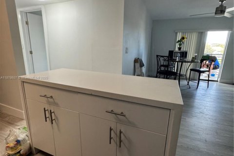 Copropriété à louer à Sunrise, Floride: 3 chambres, 91.88 m2 № 1927360 - photo 12