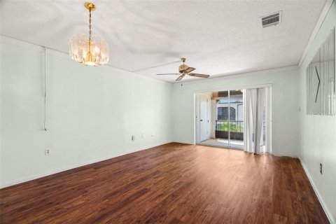 Condo in Seminole, Florida, 2 bedrooms  № 1747195 - photo 5
