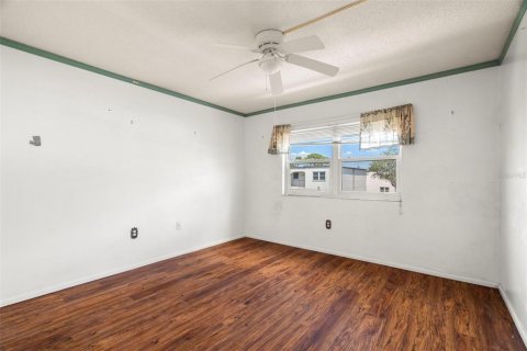 Condo in Seminole, Florida, 2 bedrooms  № 1747195 - photo 16