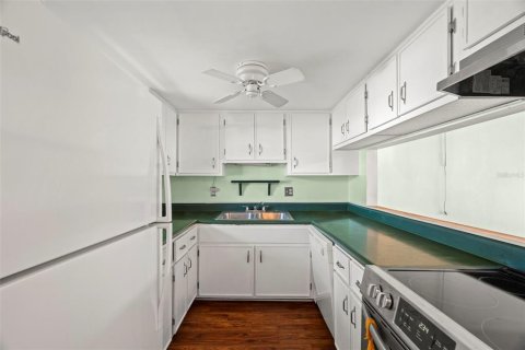 Condo in Seminole, Florida, 2 bedrooms  № 1747195 - photo 8