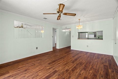 Condo in Seminole, Florida, 2 bedrooms  № 1747195 - photo 6