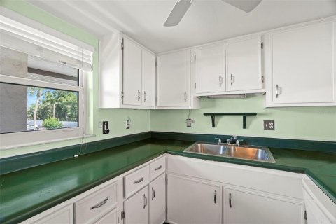 Condo in Seminole, Florida, 2 bedrooms  № 1747195 - photo 10