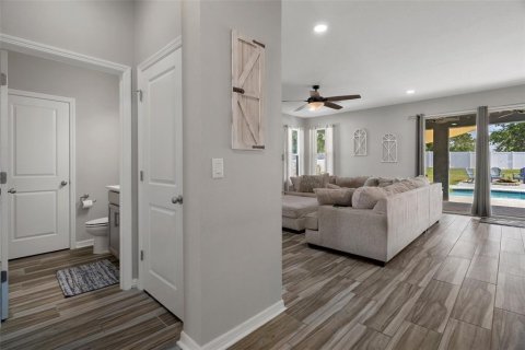 Casa en venta en Spring Hill, Florida, 3 dormitorios, 250.19 m2 № 1657997 - foto 10