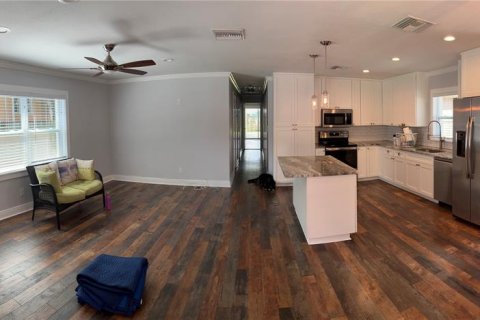 Casa en alquiler en Tampa, Florida, 3 dormitorios, 138.8 m2 № 1899300 - foto 5
