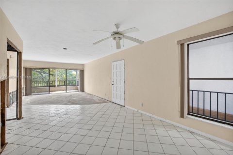 Condominio en venta en Lauderhill, Florida, 2 dormitorios, 101.54 m2 № 2006016 - foto 3
