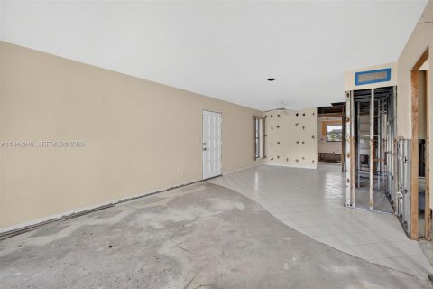 Condominio en venta en Lauderhill, Florida, 2 dormitorios, 101.54 m2 № 2006016 - foto 2