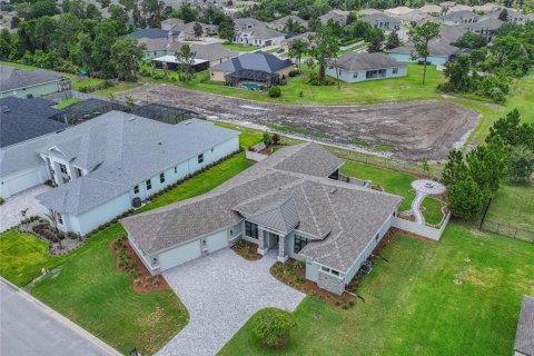 House in Lakeland, Florida 3 bedrooms, 293.57 sq.m. № 2204098 - photo 3