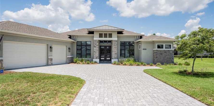 House in Lakeland, Florida 3 bedrooms, 293.57 sq.m. № 2204098
