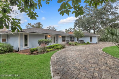 House in Jacksonville, Florida 3 bedrooms, 261.15 sq.m. № 847759 - photo 1