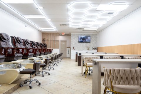 Commercial property in Miami, Florida № 1768849 - photo 1