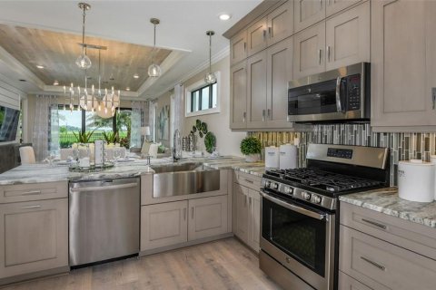 House in Lakewood Ranch, Florida 2 bedrooms, 155.61 sq.m. № 2391171 - photo 5