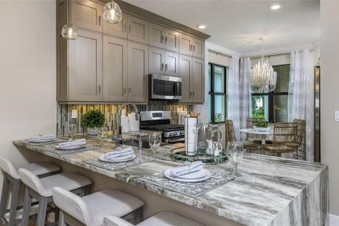 House in Lakewood Ranch, Florida 2 bedrooms, 155.61 sq.m. № 2391171 - photo 7