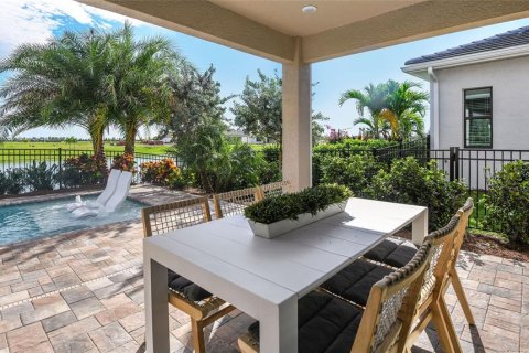 House in Lakewood Ranch, Florida 2 bedrooms, 155.61 sq.m. № 2391171 - photo 21