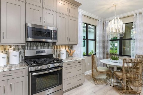 House in Lakewood Ranch, Florida 2 bedrooms, 155.61 sq.m. № 2391171 - photo 6