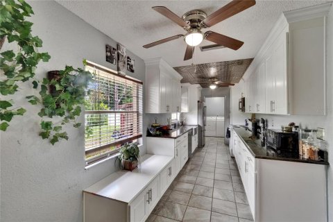House in Lakeland, Florida 3 bedrooms, 147.81 sq.m. № 1691071 - photo 13