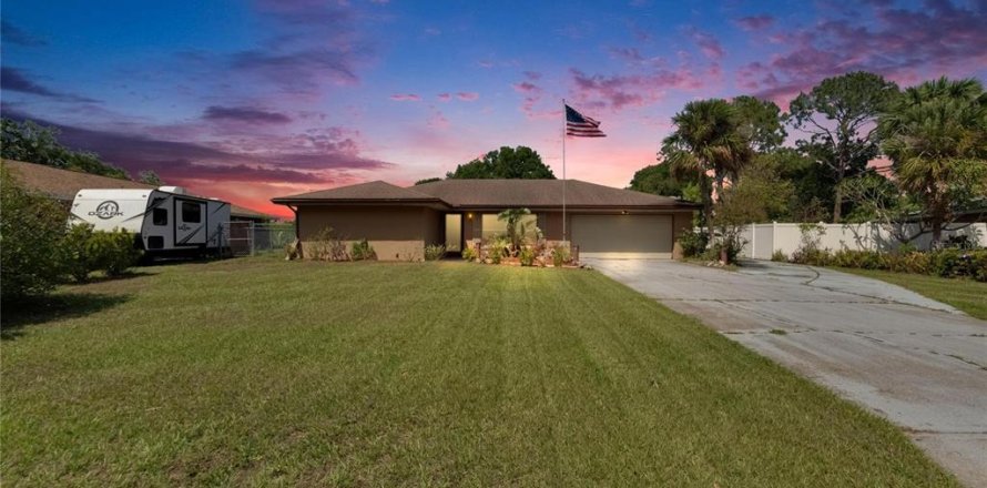 House in Lakeland, Florida 3 bedrooms, 147.81 sq.m. № 1691071