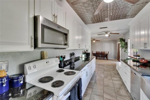 House in Lakeland, Florida 3 bedrooms, 147.81 sq.m. № 1691071 - photo 12