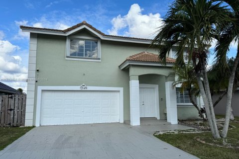 Casa en venta en Sunrise, Florida, 5 dormitorios, 261.98 m2 № 1465603 - foto 2