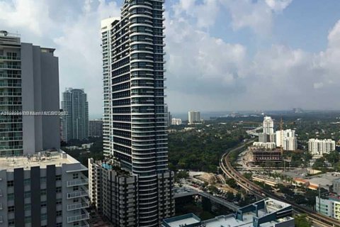 Condo in Miami, Florida, 1 bedroom  № 2015999 - photo 6