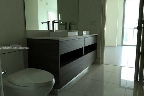 Condo in Miami, Florida, 1 bedroom  № 2015999 - photo 5