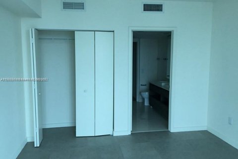 Condo in Miami, Florida, 1 bedroom  № 2015999 - photo 3