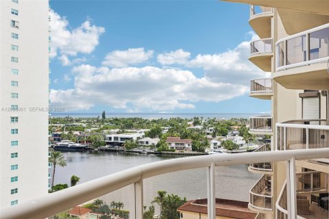 Condominio en venta en Aventura, Florida, 2 dormitorios, 139.35 m2 № 2385525 - foto 2