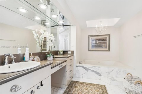Condominio en venta en Aventura, Florida, 2 dormitorios, 139.35 m2 № 2385525 - foto 15
