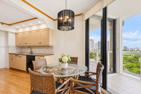 Condominio en venta en Aventura, Florida, 2 dormitorios, 139.35 m2 № 2385525 - foto 10
