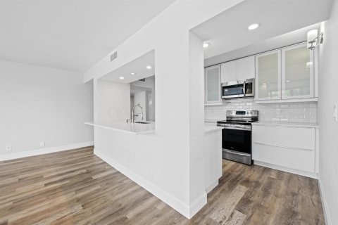 Condo in Boca Raton, Florida, 2 bedrooms  № 2081633 - photo 8