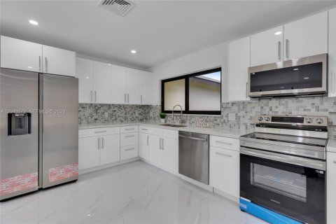 Villa ou maison à vendre à Plantation, Floride: 3 chambres, 194.82 m2 № 2087881 - photo 9