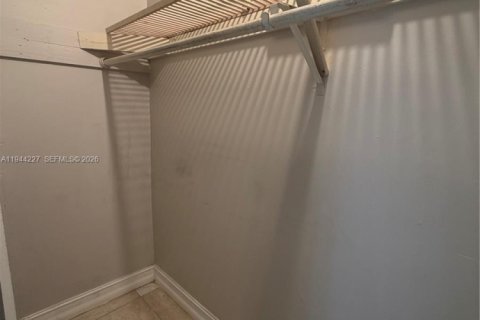 Apartamento en alquiler en Hollywood, Florida, 1 dormitorio, 121.14 m2 № 2055137 - foto 4