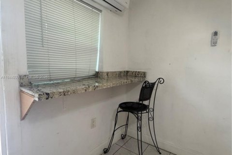 Apartamento en alquiler en Hollywood, Florida, 1 dormitorio, 121.14 m2 № 2055137 - foto 2