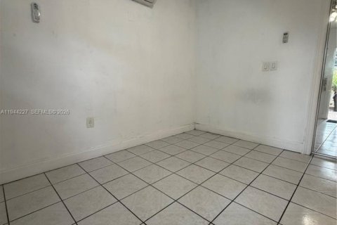 Apartamento en Hollywood, Florida 1 dormitorio, 121.14 m2 № 2055137