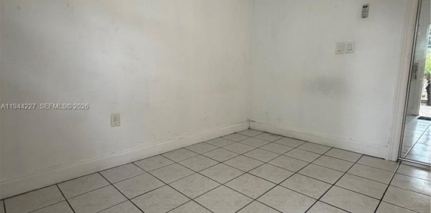 Apartamento en Hollywood, Florida 1 dormitorio, 121.14 m2 № 2055137