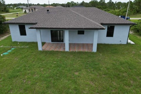 House in Lehigh Acres, Florida 3 bedrooms № 1944785 - photo 14