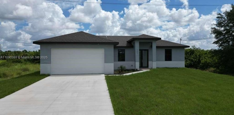 House in Lehigh Acres, Florida 3 bedrooms № 1944785