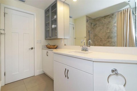 Villa ou maison à louer à Sarasota, Floride: 4 chambres, 211.26 m2 № 248510 - photo 19