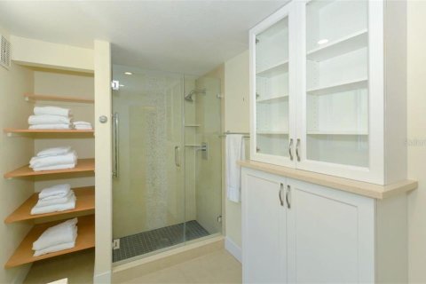 Villa ou maison à louer à Sarasota, Floride: 4 chambres, 211.26 m2 № 248510 - photo 17
