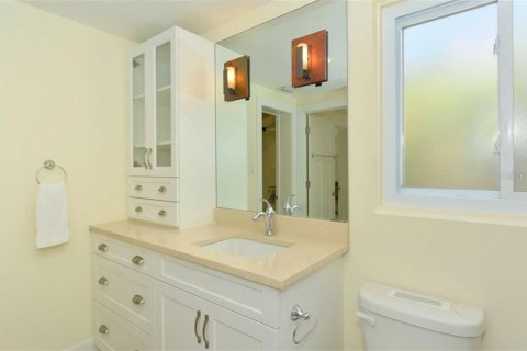 Villa ou maison à louer à Sarasota, Floride: 4 chambres, 211.26 m2 № 248510 - photo 16